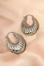 Load image into Gallery viewer, Ribbed Teardrop Crescent Earrings
