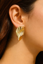 Load image into Gallery viewer, Golden Twist Earrings
