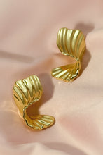 Load image into Gallery viewer, Golden Twist Earrings
