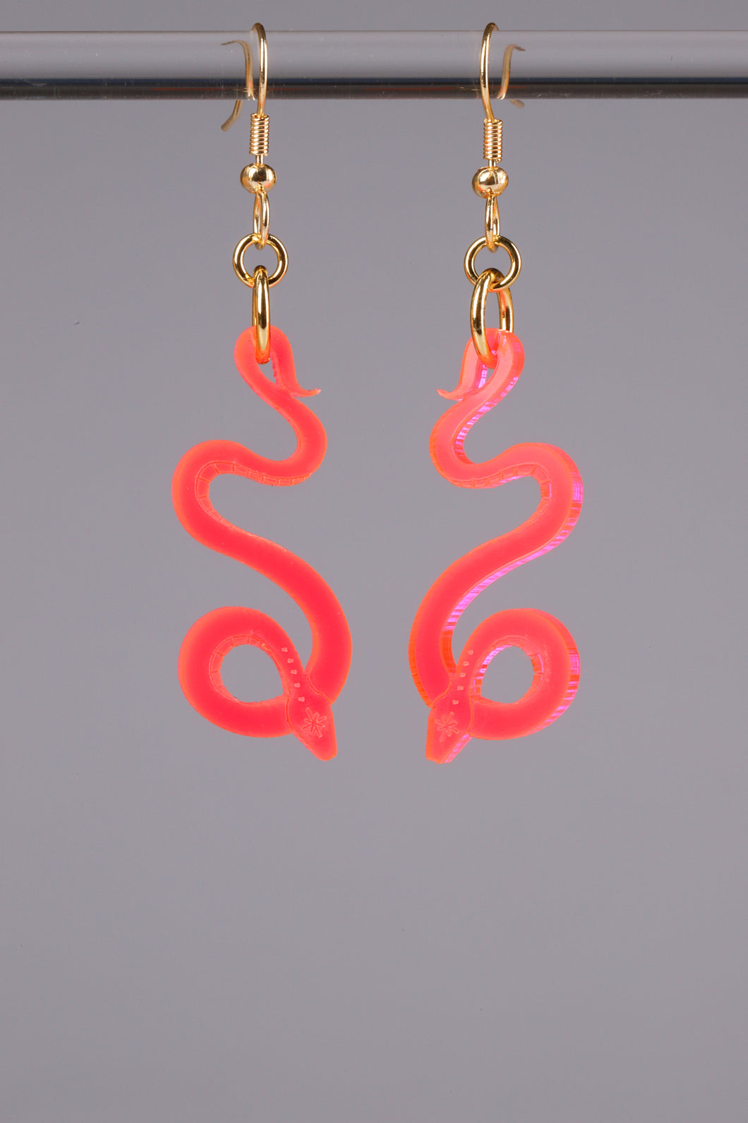 Small Serpentine Earrings - Neon Pink